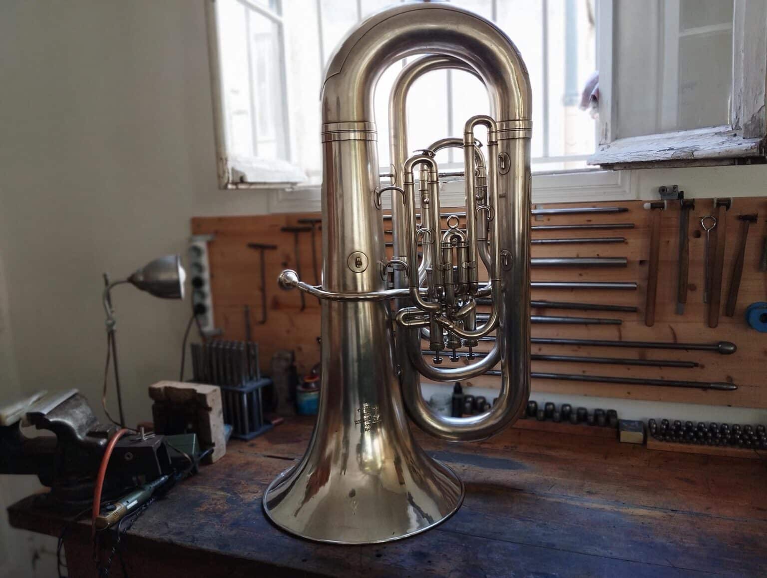 Vente de tubas d'occasion Atelier Alexandre Esquoy